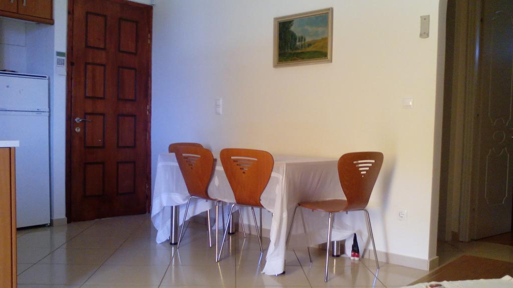3 Asteria Apartment Kompoi Exterior photo