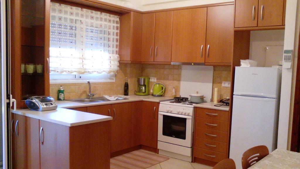 3 Asteria Apartment Kompoi Exterior photo